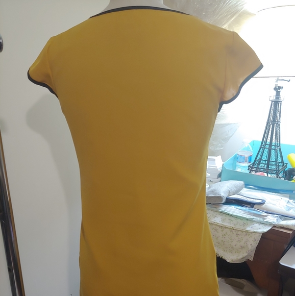 1960's Mustard Yellow Shift Dress - Picture 3 of 6